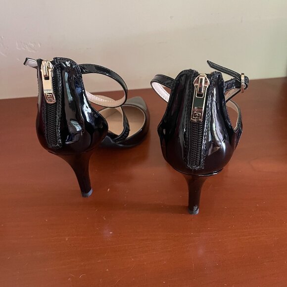 Liz Claiborne Black Patent leather pumps, size 7 - Picture 5 of 6
